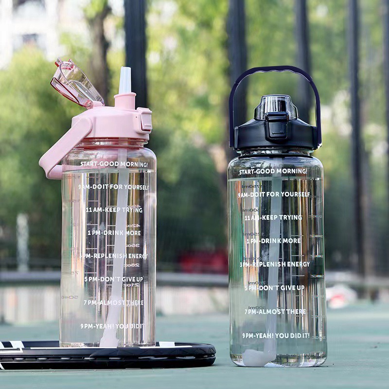 Sports Equipment Manufacturers - Bottiglia d'acqua in plastica con cannuccia
