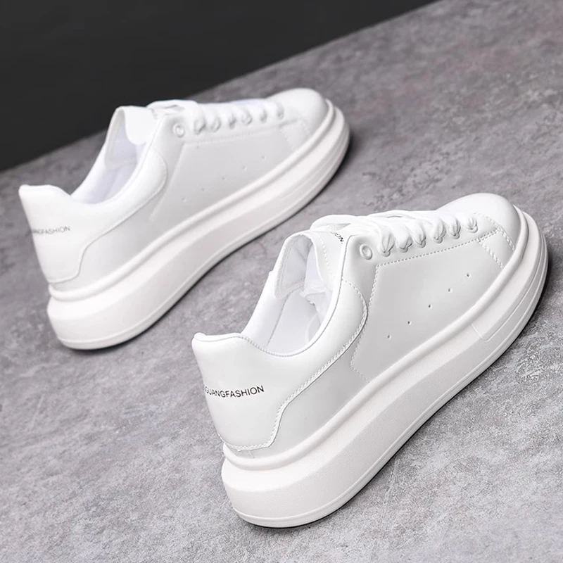 Scarpe da Uomo di Marca, Nere  - Sports Equipment Brand recensione e prezzo